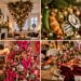 Verrückte Weihnachtsdeko mit kopfüber hängendem Weihnachtsbaum, ausgefallenen Christbaumkugeln und bunten Disco-Ornamenten.